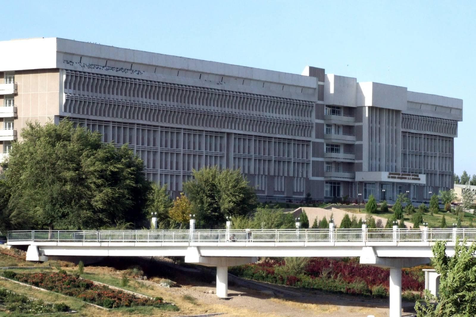 Khujand State University campus photo 1