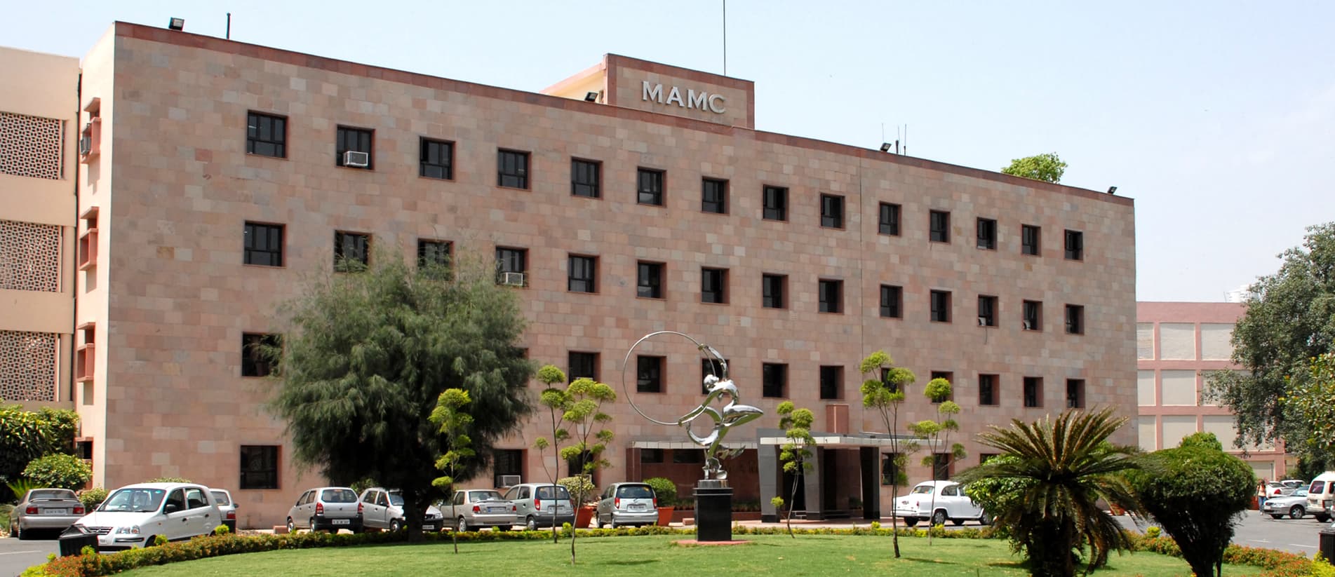 Anwer Khan Modern Medical College campus